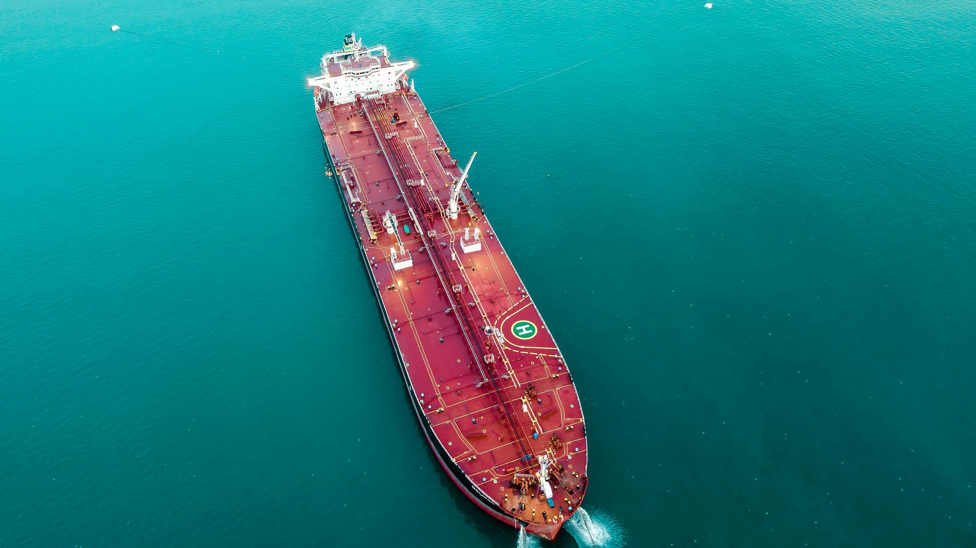 Tankers & Cargo Vessels